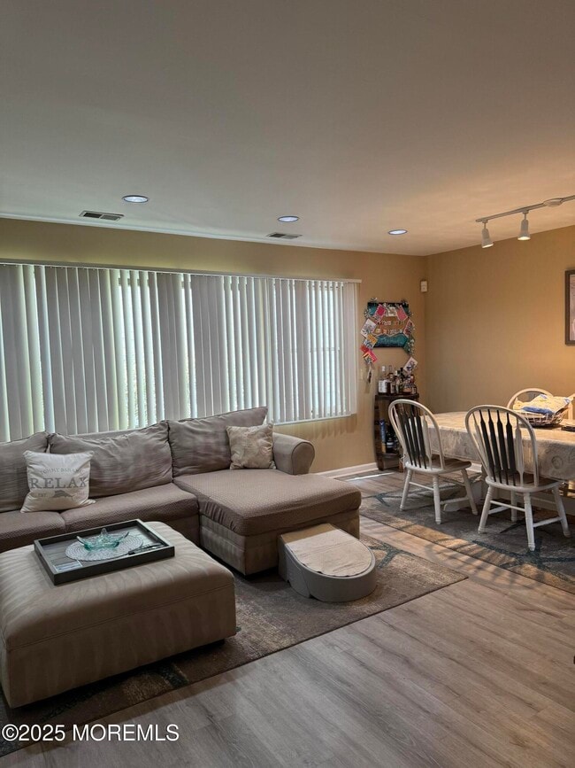 Building Photo - 206 Brinley Ave Unit A