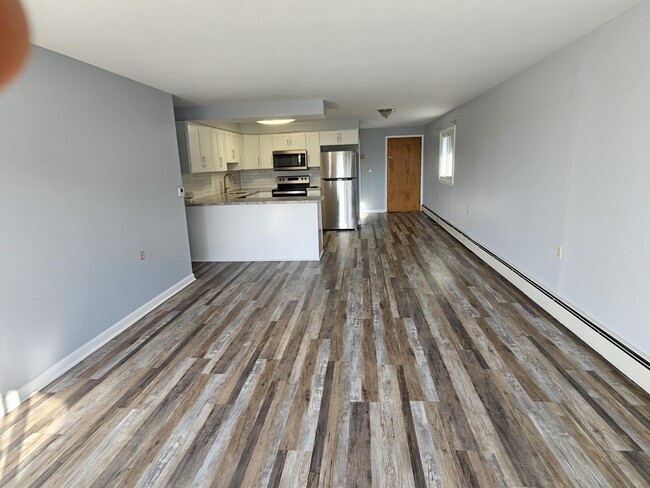 Family Room - 7288 Shawnee Rd Unit 2