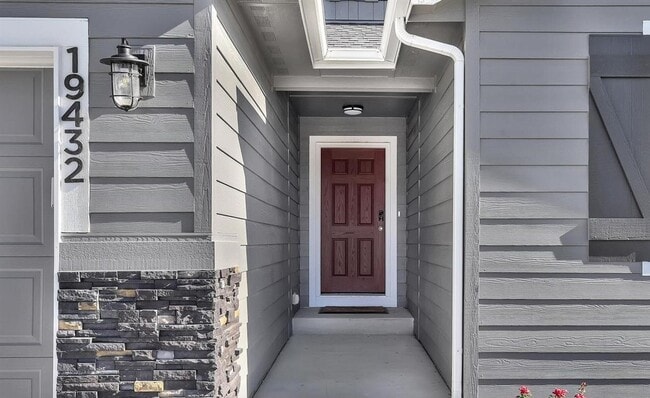 Photo - Welcome to this stunning 4-bedroom, 2-bathroom home located in the vibrant community of Caldwell,...