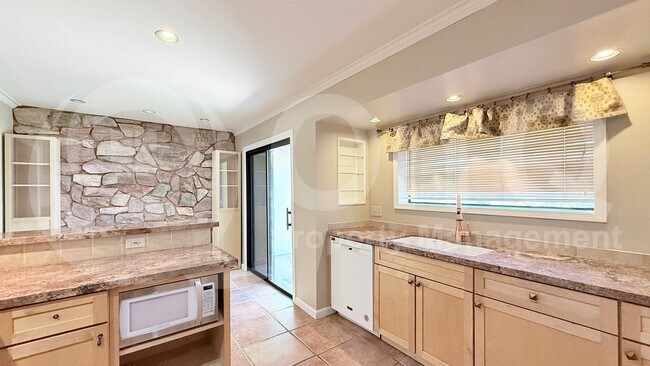 Photo - 3821 S Kenwood Ln Casa