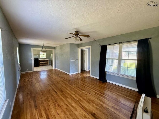 Photo - 1820 Kell W Blvd
