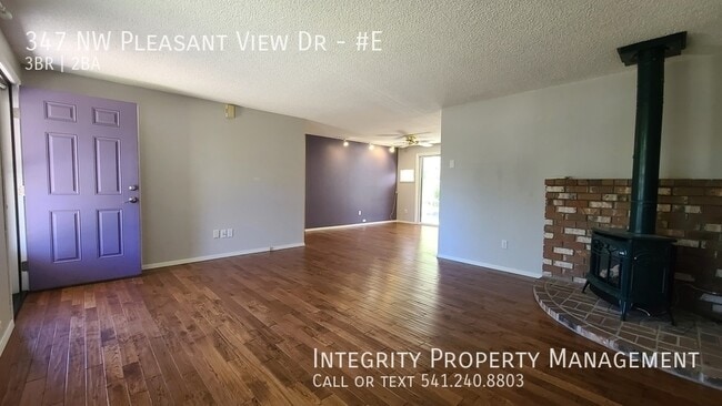 Photo - 347 NW Pleasant View Dr