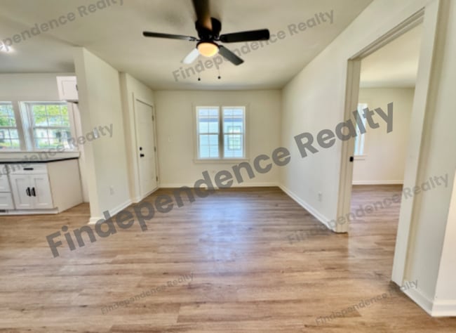 Photo - 351 Fox St SW