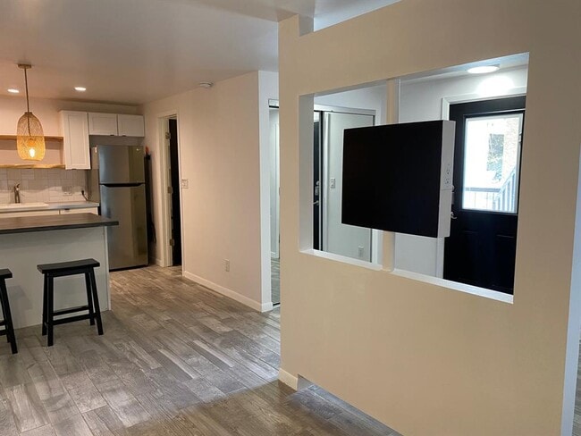 Building Photo - 5802 Circulo Dr Unit 4D Rental