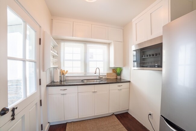 Photo - 2920 Manhattan Ave Unit 2920