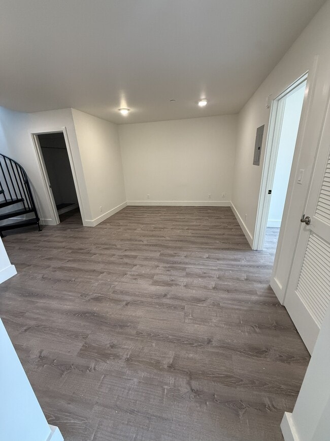 4326 Irving St Unit 305