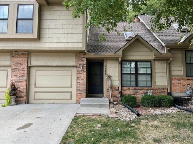 Building Photo - 10235 W 86th Terrace