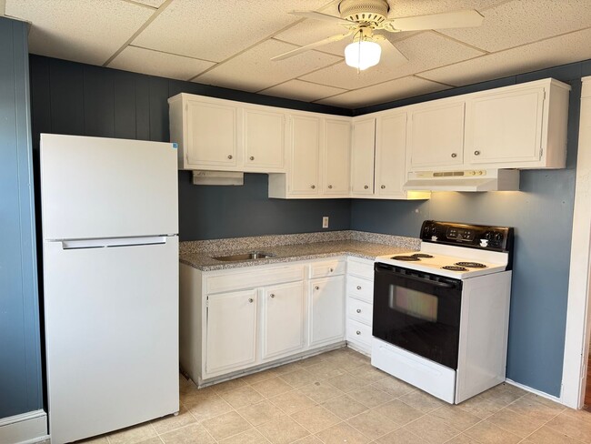 Building Photo - 839 E Walnut St Unit Apt. B- 2nd Floor