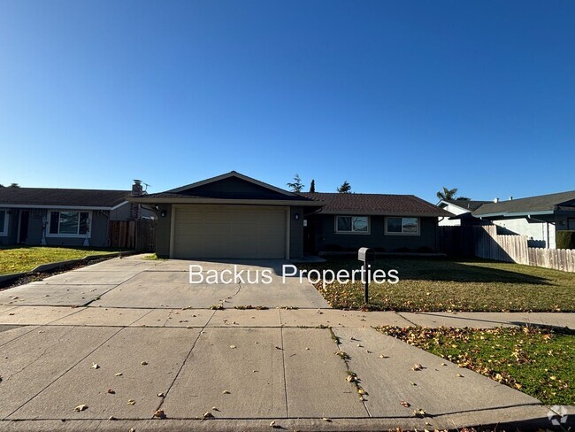 Building Photo - Three bedroom Home off Davis Rd. in Laurel...