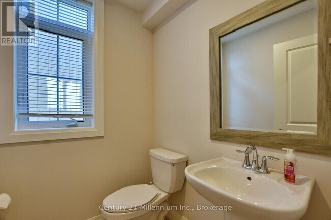 Photo - 305 Yellow Birch Cres