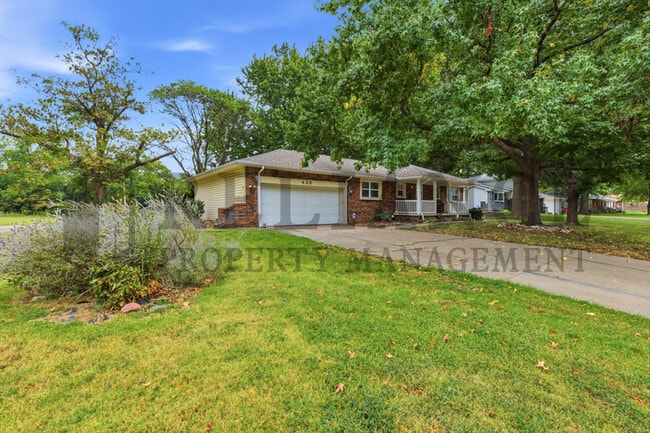 428 Peach Tree Ln