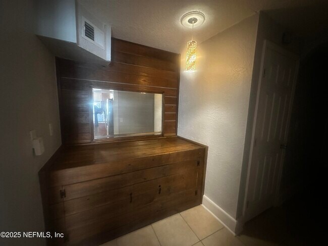 Photo - 2628 Myra St