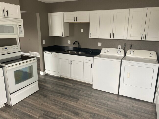 950 Newton St Unit A