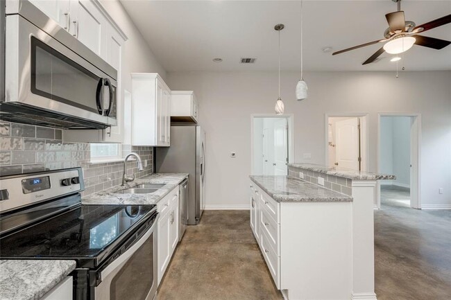 Photo - 811 Gunter St