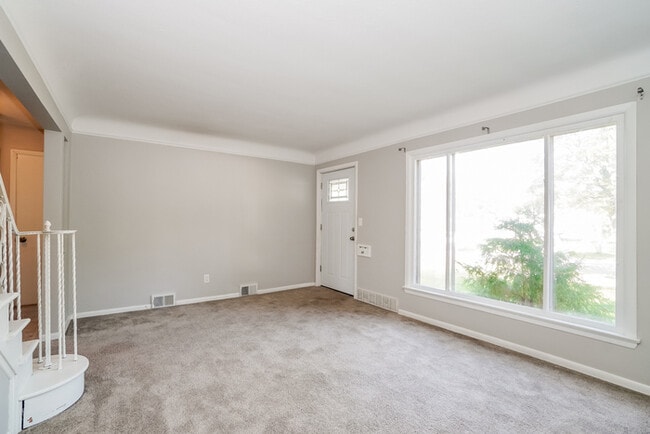 Photo - 16 Broadmore Ave