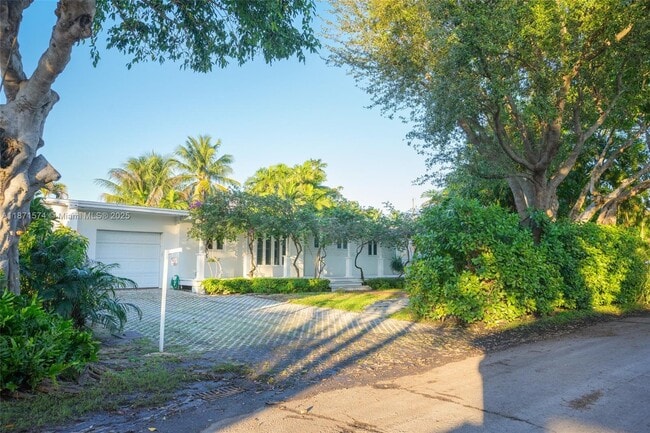 Photo - 355 Redwood Ln