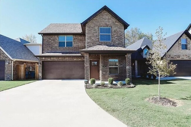 Building Photo - Stylish Bentonville Home (Community Amenities!)