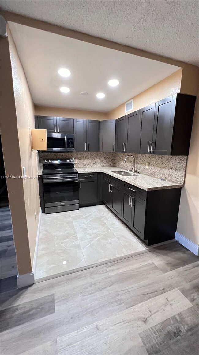 Photo - 301 NW 177th St Unidad 126
