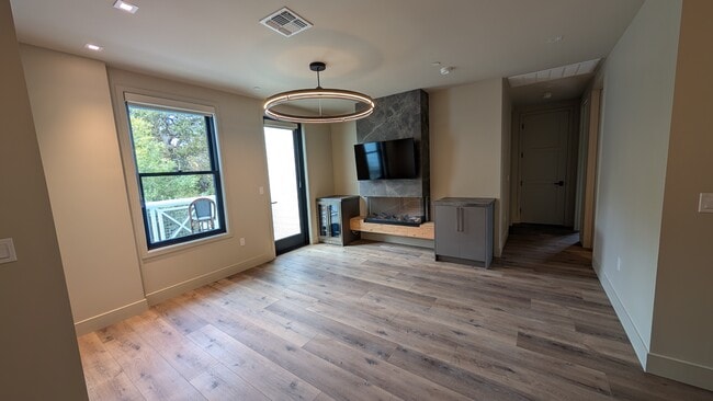 Building Photo - Rhine House Lofts Unit RH Loft 2