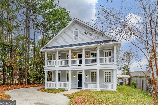 Photo - 803 Robin Hood Trail