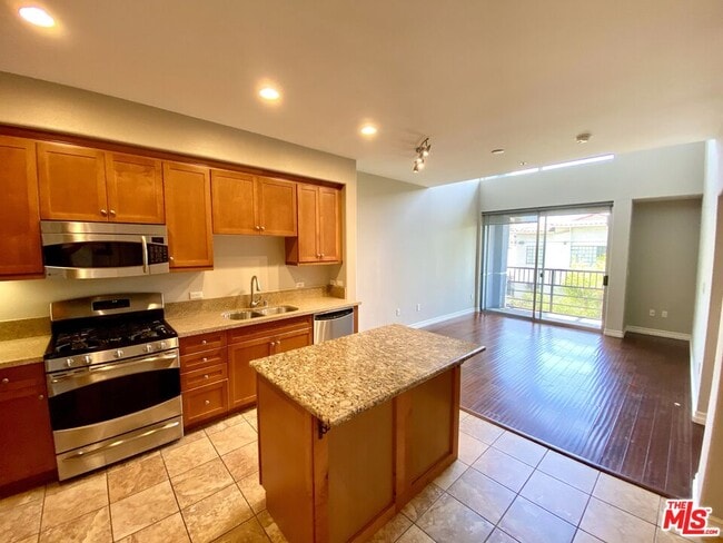 Photo - 629 Traction Ave Unidad 238