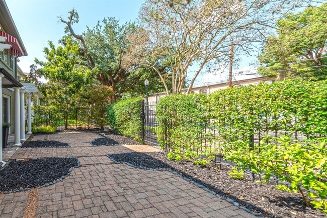 Photo - 210 Emerson St