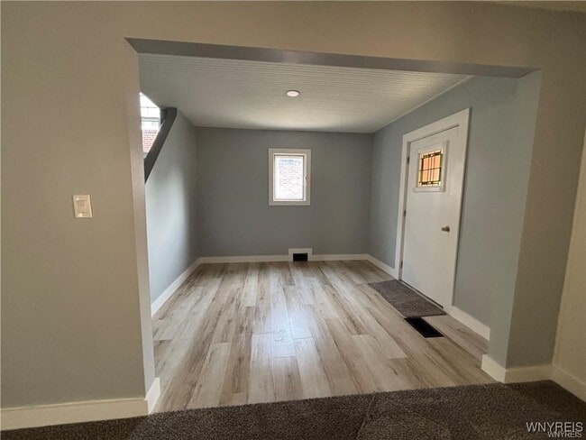 Building Photo - 56 Reed Ave