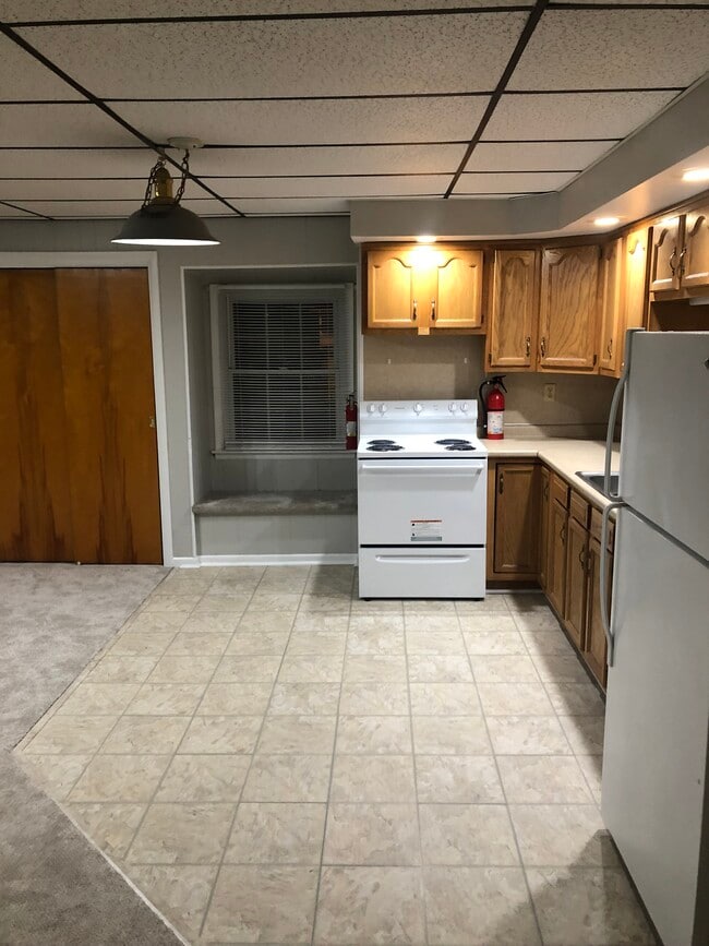 Kitchen - 2727 N 5th Street Hwy Unit 2d floor