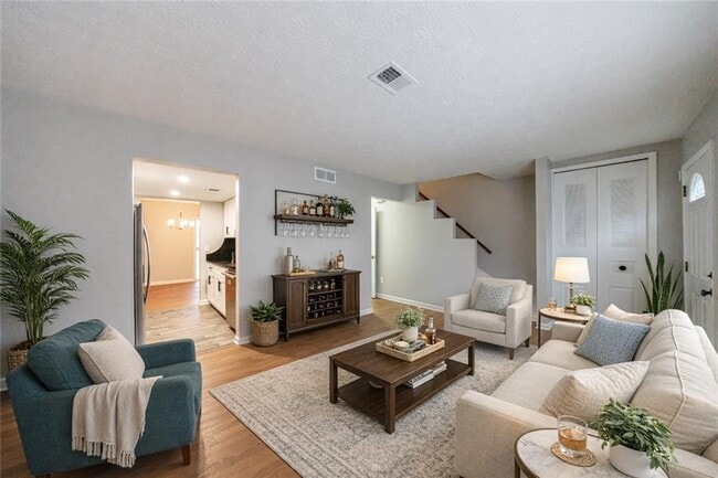 Photo - 1960 Hamilton Pl SE