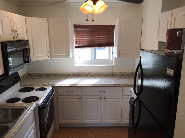 Cocina - 711 NE 14th St