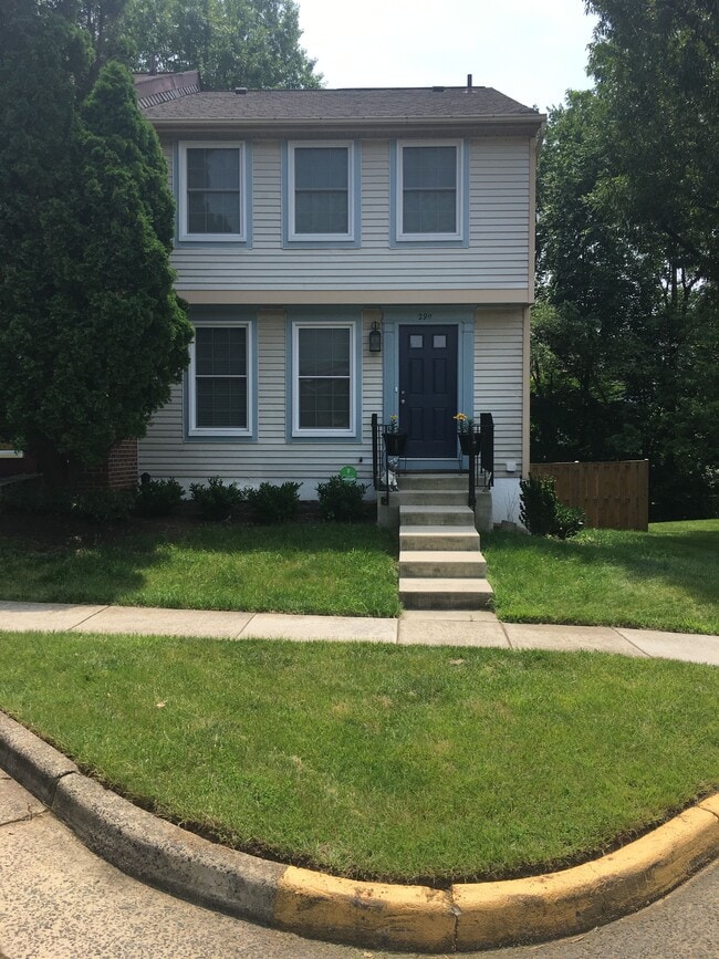 Building Photo - 2911 Bridgehampton Ct