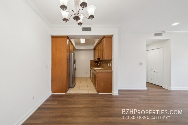 Photo - 2334 S Bentley Ave