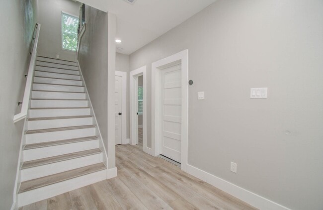 Photo - 2114 Oatfield Dr