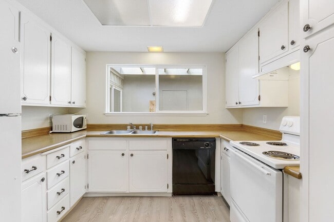 Photo - 1824-1826 Alameda