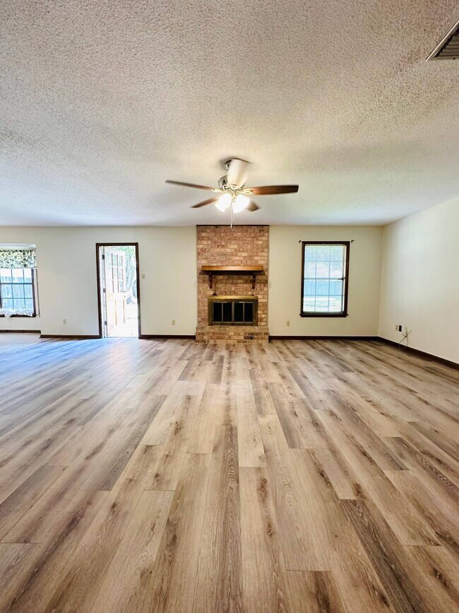 Photo - 102 Cindy Dr