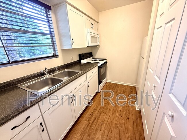 Photo - 1165 E Spruce St