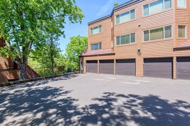 Photo - Desirable Updates Lake Oswego Condo 1Bed/1Bath - Mt Park