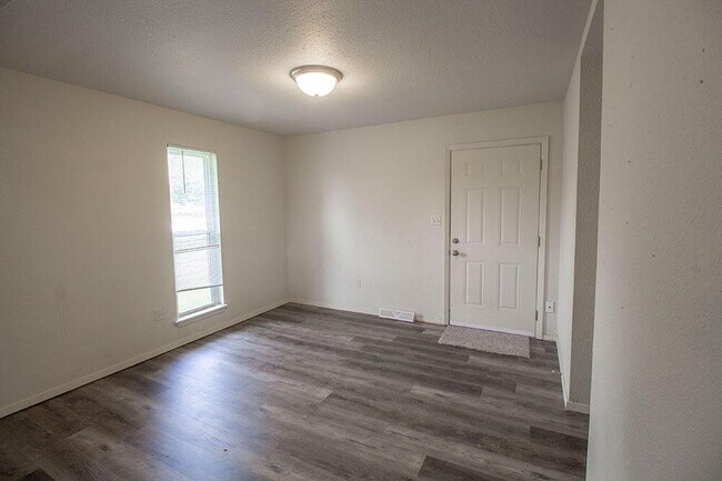 Photo - 319 West Blvd N