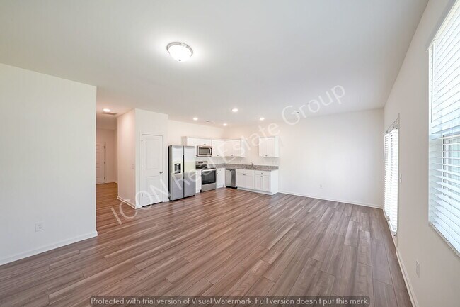 Photo - 3/2.5 Townhouse close to 41 and downtown