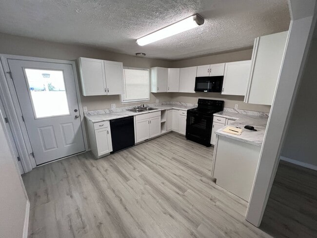 Building Photo - 435-437 N George Ave. Unit 437