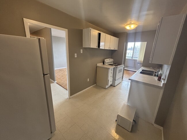 Photo - 1061 Queen's Blvd Unité 207