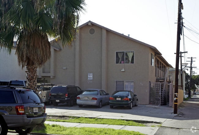 Building Photo - 4674 Bancroft St