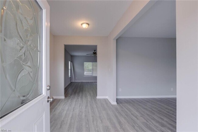 Photo - 843 W 51st St