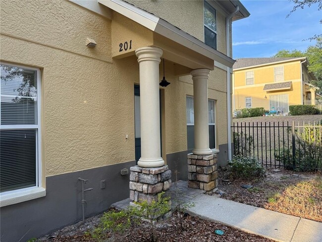 Photo - 201 Drawbridge Ln