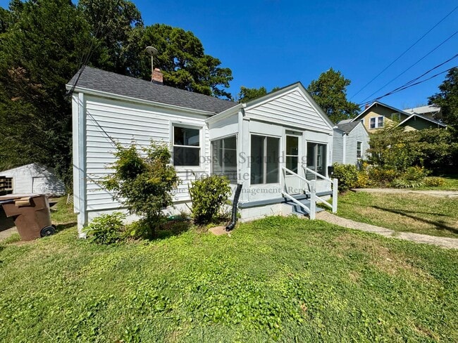Building Photo - 1617 Roseland St Rental