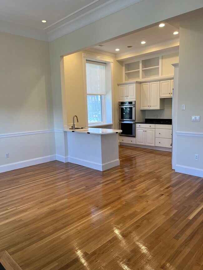 Photo - 22 Beacon St