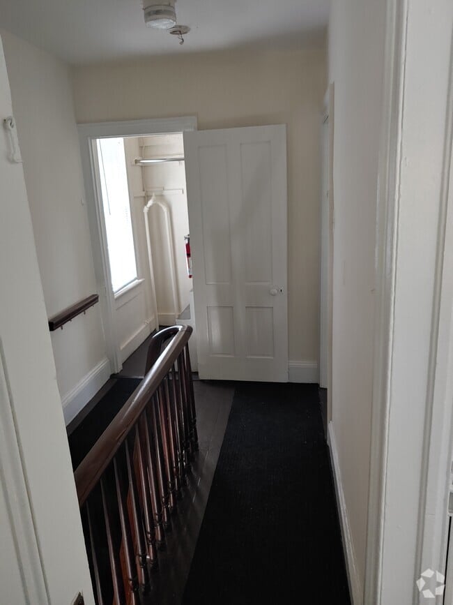 Building Photo - 24 Simon St Unit 1 Rental