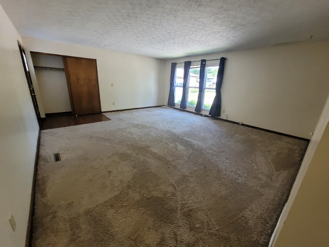 Photo - 301 Schrock Rd