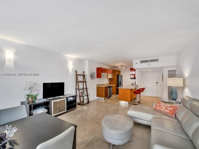 Building Photo - 100 Lincoln Rd Unit 308