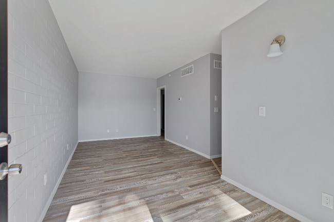 Photo - 5570 E Hampton St Unidad 211